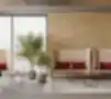 Boxy aukštos nugarėlės akustinės sofos šiuolaikiškoje lounge erdvėje su alyvmedžiais, medinėmis sienų panelėmis ir minimalistiniais staleliais.