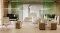 Šiuolaikinis biuras su balto dizaino ergonomiškomis kėdėmis, reguliuojamo aukščio stalais, medžio apdaila ir žalios spalvos akustiniais sprendimais