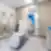 Nordclinic gydymo kabinetas Kaune su reguliuojama kėde, mediniais baldais, veidrodžiais ir moderniu dizainu.