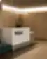 YGLA registratūra KOMFOVENT pastate su moderniu baldu ir medžio apdaila.