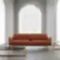 New York sofa su rudos spalvos apmušalu moderniame minimalistiniame interjere.