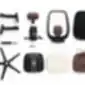 Išardytos ergonominės biuro kėdės dalys išdėliotos baltame fone: pagrindas su ratukais, sėdynė, atlošas, galvos atrama, porankiai ir tvirtinimo elementai.