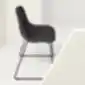 Pure Loop Maxi Sled kėdė su išlenkta atkalte ir juodu pagrindu.