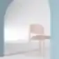 Harmo kėdė iš natūralios medienos INFINITI, minimalistinis modernus fonas.