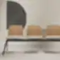 Trys VARYA WOOD kėdės ant bendros kojos laukiamajame