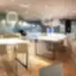 ARPER CATIFA 46 baro kėdės moderniame biuro valgomajame.