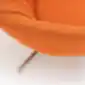 TORO baro kėdės oranžinio audinio porankio stambus planas iš MDD